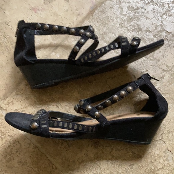 Sandals - Picture 2 of 3